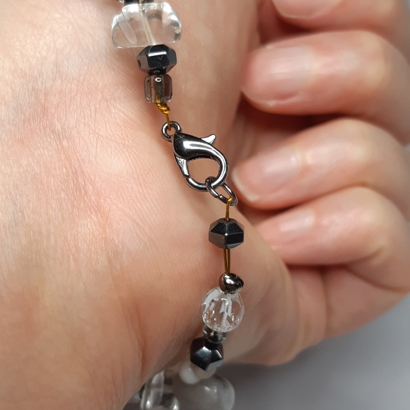 Quartz, Lava Stone and African Purple Labradorite Beaded Bracelet - Picture 3 of 5